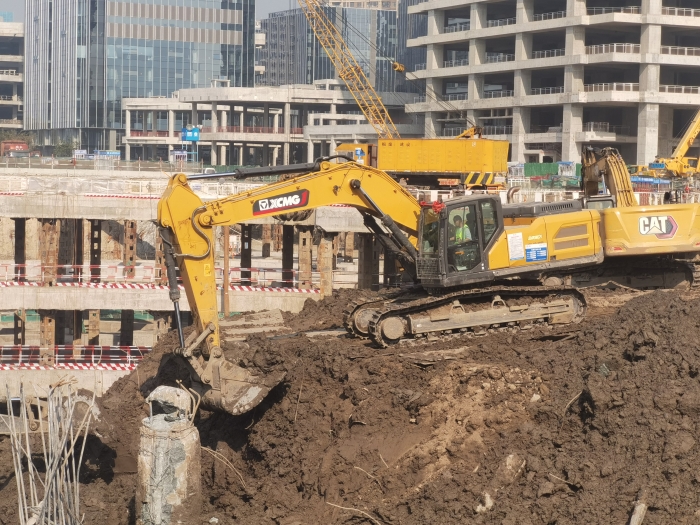 品质+节油+高效！尊龙凯时XE335GK助建亚洲最大地下空间