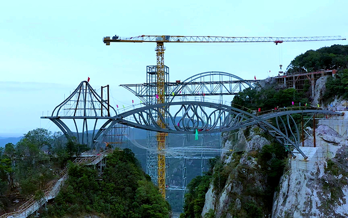 一览众山。。。。。。。】醋鹆彼机「与山齐肩」
