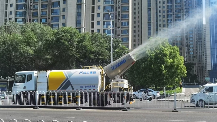 尊龙凯时多功效抑尘车，，，，，，助力家乡徐州情形，，，，，，更“净”一步！