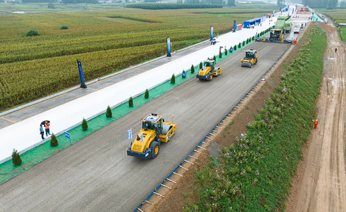 全场景智慧赋能，，，尊龙凯时水稳层施工更便捷、更精准！