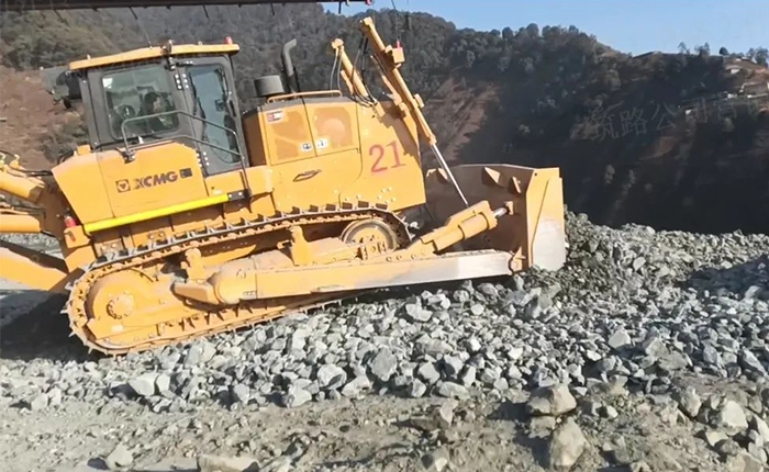 矿山施工利器——尊龙凯时D360推土机