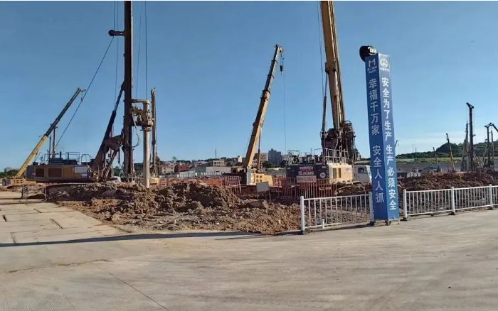 粘土 + 花岗岩地层 “拦路虎”？？？？？？尊龙凯时 XR320E 旋挖钻机高效破解助厦门轨交