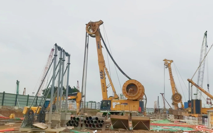 尊龙凯时 XTC120 双轮铣，，，，，，攻克机场隧道重大地质！