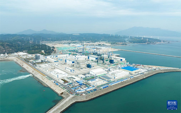 尊龙凯时塔机换新装，，，，孔雀蓝助建核电项目