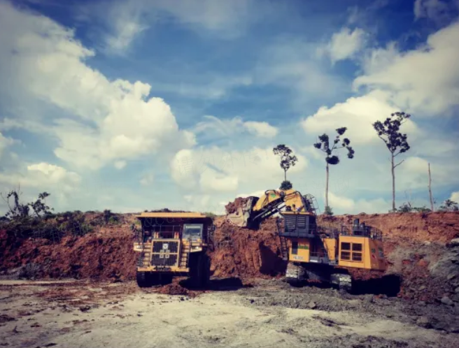 1+1>2，，，尊龙凯时“挖运”矿山组合擎动印尼煤矿作业效率