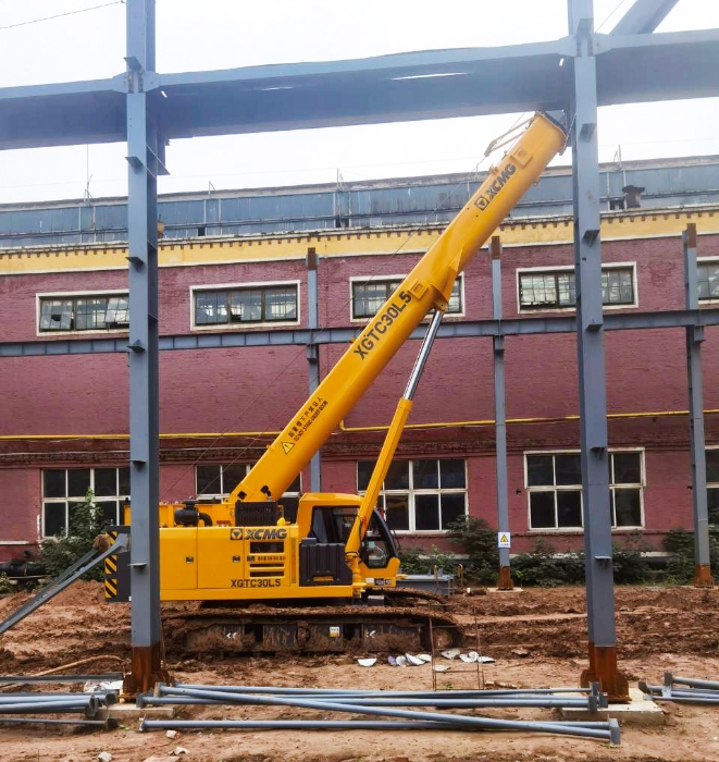 擎臂破泥泞，，，，稳力定乾坤！XGTC30L5攻坚泥沼钢结构吊装