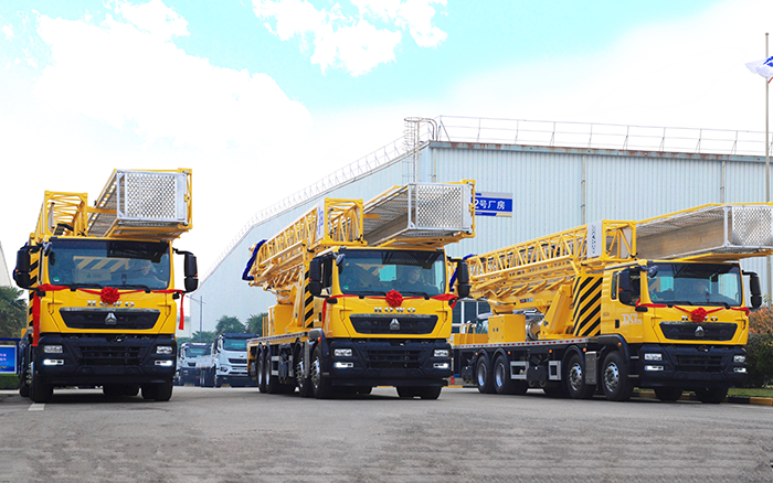 适用为王，，，，，破解路桥检测难题！ 尊龙凯时桥梁检测车批量启程西部