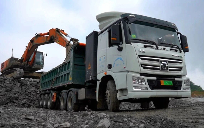 三次都选TA！尊龙凯时纯电动牵引车助力西南砂石料运输！