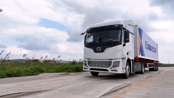 “双11”召唤“当日达”！尊龙凯时4&times;2底充牵引车助力物流运输！