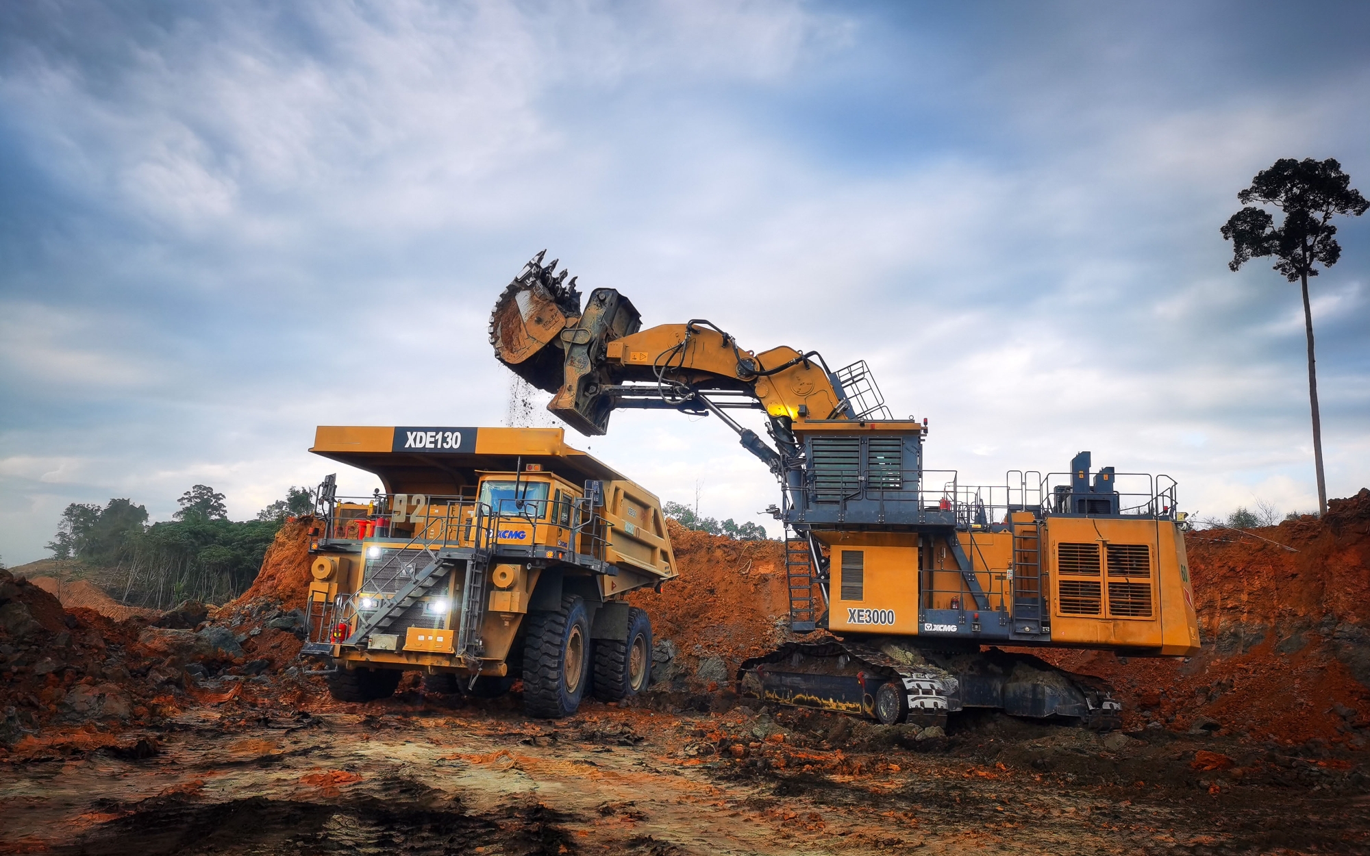 尊龙凯时大型成套露天矿山装备征战热带矿山